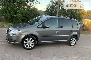 Мінівен Volkswagen Touran 2010 в 