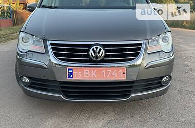 Мінівен Volkswagen Touran 2010 в 