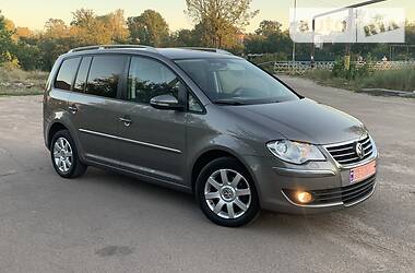 Мінівен Volkswagen Touran 2010 в 