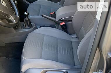 Мінівен Volkswagen Touran 2010 в 