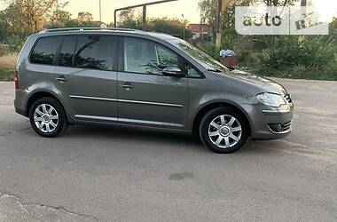 Мінівен Volkswagen Touran 2010 в 
