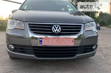 Мінівен Volkswagen Touran 2010 в 