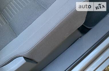 Мінівен Volkswagen Touran 2010 в 