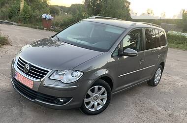 Мінівен Volkswagen Touran 2010 в 