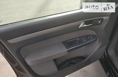 Мінівен Volkswagen Touran 2011 в 