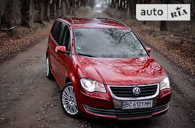 Мінівен Volkswagen Touran 2008 в Стрию