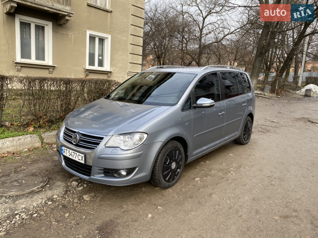 2010 Volkswagen Touran - фото 1