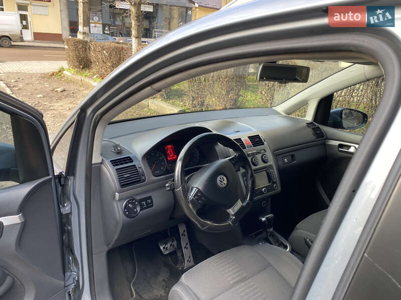 Мінівен Volkswagen Touran 2010 в Калуші