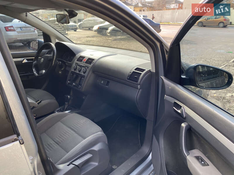 Мінівен Volkswagen Touran 2010 в Калуші