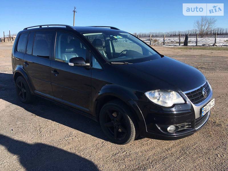 Минивэн Volkswagen Touran 2008 в Долинской