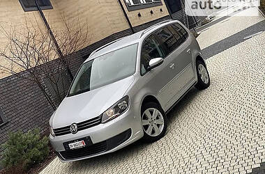 Минивэн Volkswagen Touran 2010 в Сваляве