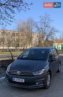 Универсал Volkswagen Touran 2016 в Киеве