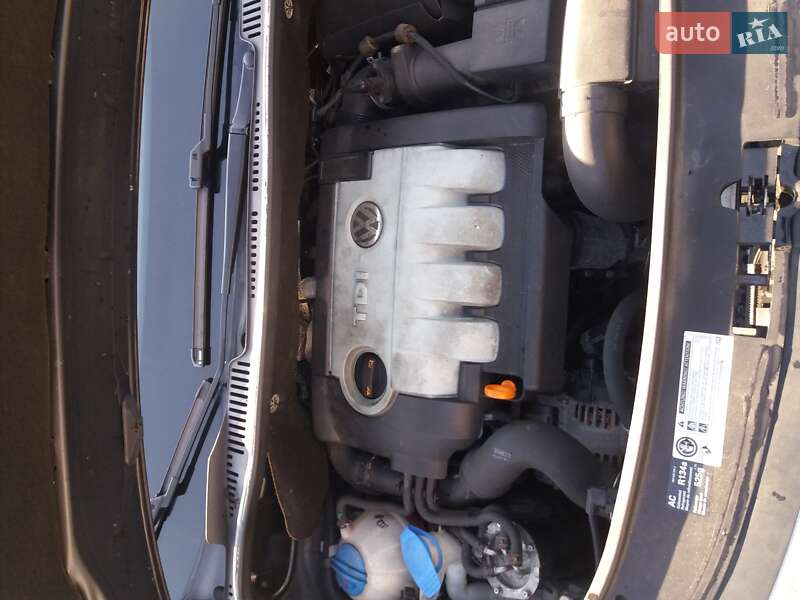 Мінівен Volkswagen Touran 2009 в Києві