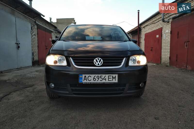 Мінівен Volkswagen Touran 2006 в Луцьку