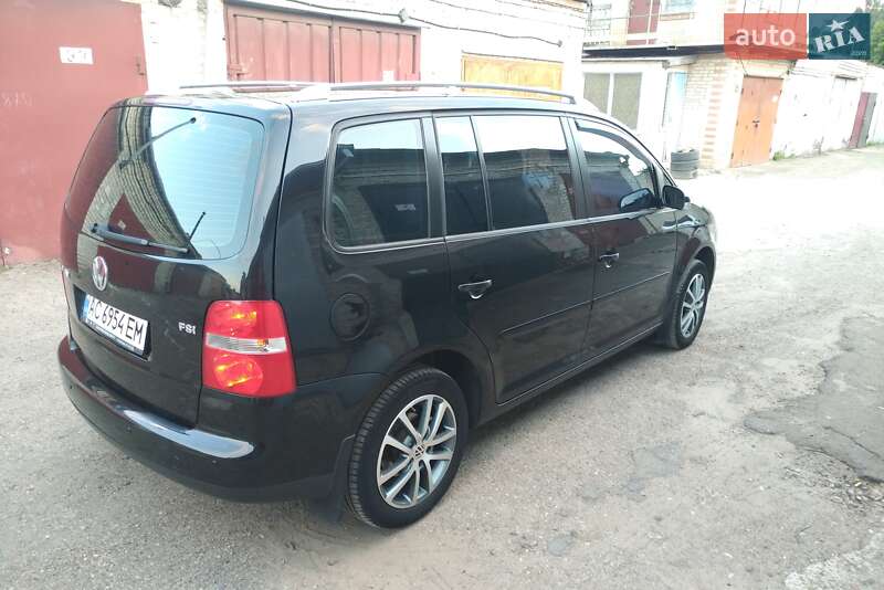 Мінівен Volkswagen Touran 2006 в Луцьку