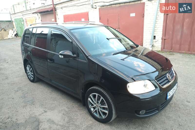 Мінівен Volkswagen Touran 2006 в Луцьку