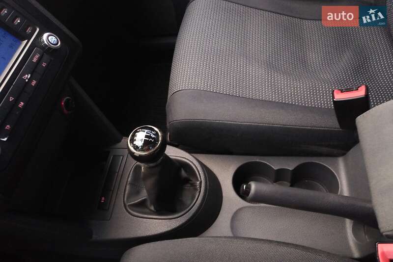 Мінівен Volkswagen Touran 2006 в Луцьку