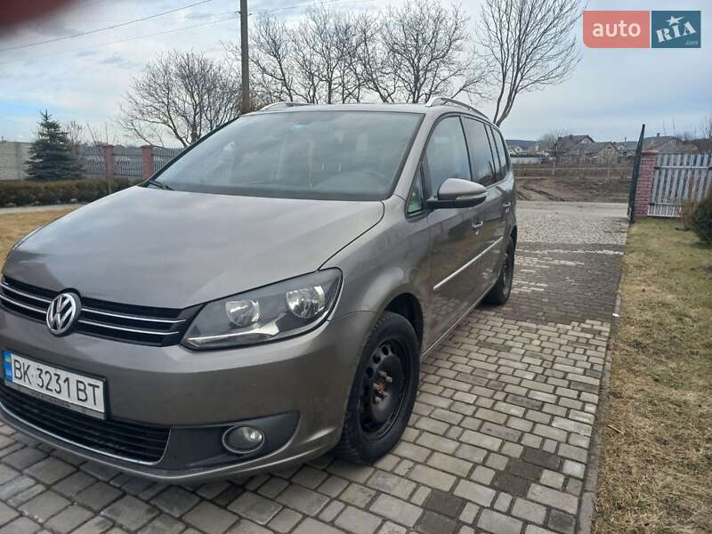 Volkswagen Touran 2011