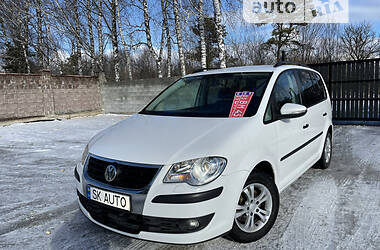 Минивэн Volkswagen Touran 2010 в Кременце