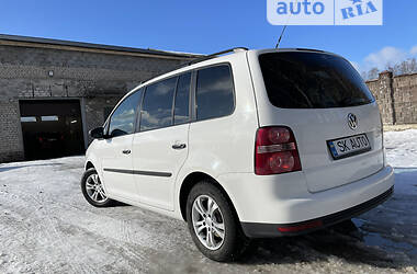 Минивэн Volkswagen Touran 2010 в Кременце