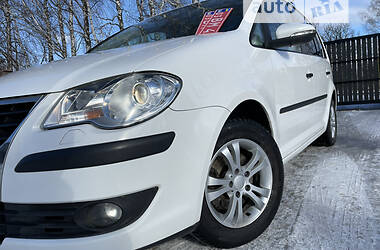 Минивэн Volkswagen Touran 2010 в Кременце