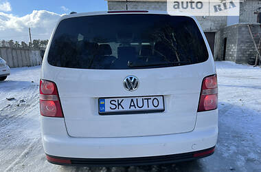 Минивэн Volkswagen Touran 2010 в Кременце