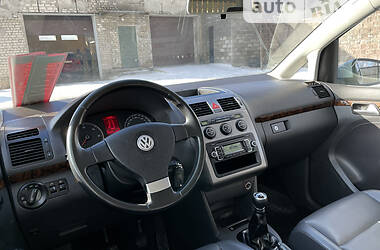 Минивэн Volkswagen Touran 2010 в Кременце