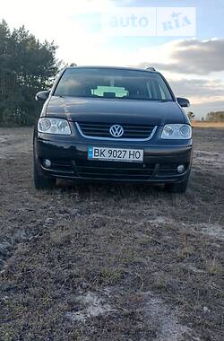 Минивэн Volkswagen Touran 2004 в Сарнах