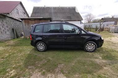 Минивэн Volkswagen Touran 2004 в Сарнах