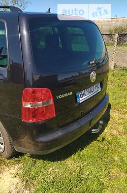 Минивэн Volkswagen Touran 2004 в Сарнах