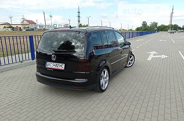 Минивэн Volkswagen Touran 2007 в Нововолынске