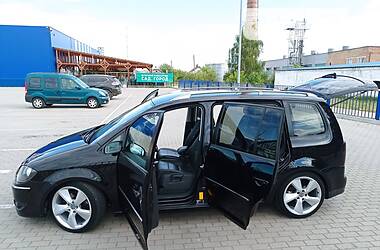 Минивэн Volkswagen Touran 2007 в Нововолынске