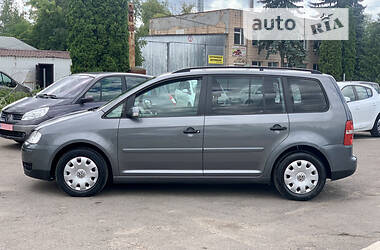 Минивэн Volkswagen Touran 2005 в Дубно