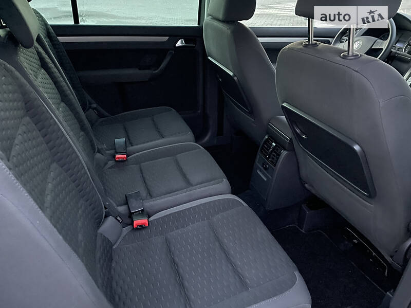 Минивэн Volkswagen Touran 2007 в Городке