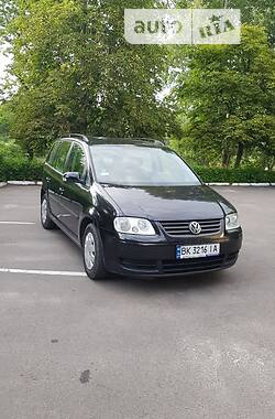 Универсал Volkswagen Touran 2004 в Березному