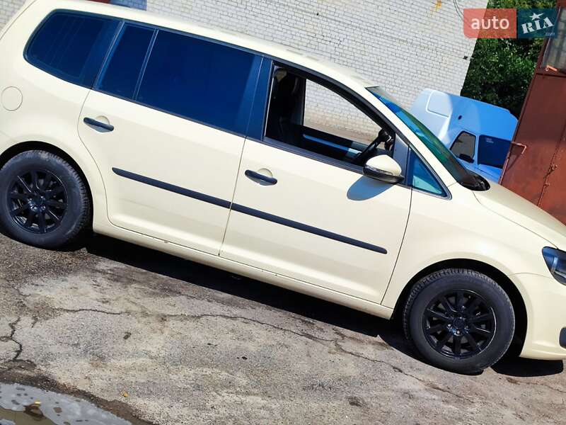 Микровэн Volkswagen Touran 2011 в Черкассах