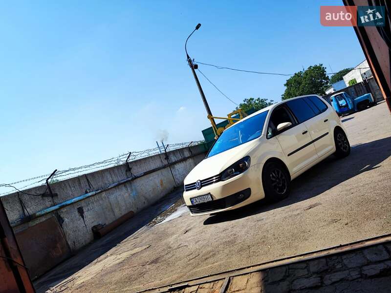 Микровэн Volkswagen Touran 2011 в Черкассах