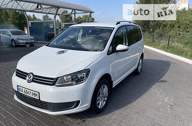 Микровэн Volkswagen Touran 2014 в Киеве