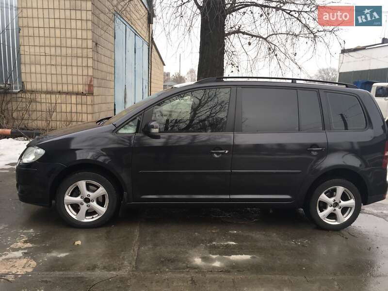 Мінівен Volkswagen Touran 2008 в Києві