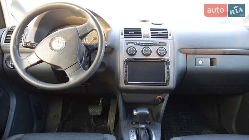 Мінівен Volkswagen Touran 2008 в Києві