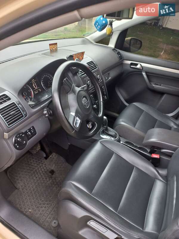 Универсал Volkswagen Touran 2013 в Луцке фото 6 Универсал Volkswagen Touran 2013 в Луцке