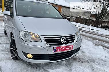 Минивэн Volkswagen Touran 2009 в Житомире