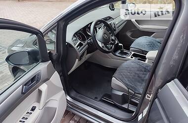 Микровэн Volkswagen Touran 2015 в Львове