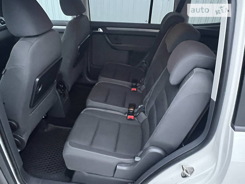 Минивэн Volkswagen Touran 2011 в Киеве