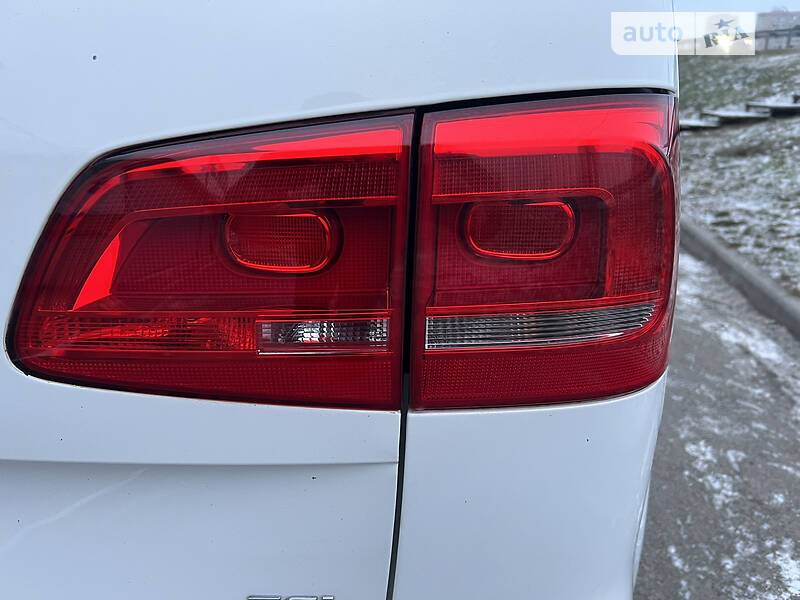 Минивэн Volkswagen Touran 2011 в Киеве