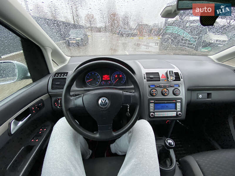 Универсал Volkswagen Touran 2007 в Коростене