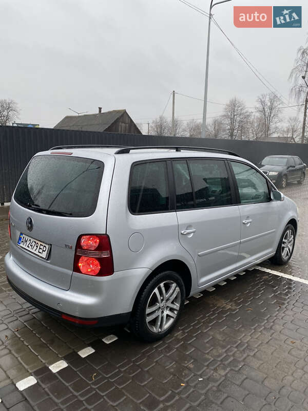 Универсал Volkswagen Touran 2007 в Коростене
