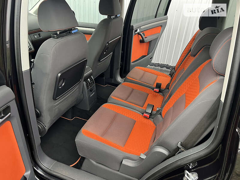 Минивэн Volkswagen Touran 2008 в Киеве