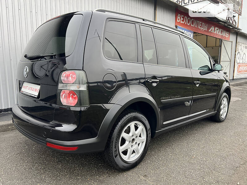 Минивэн Volkswagen Touran 2008 в Киеве