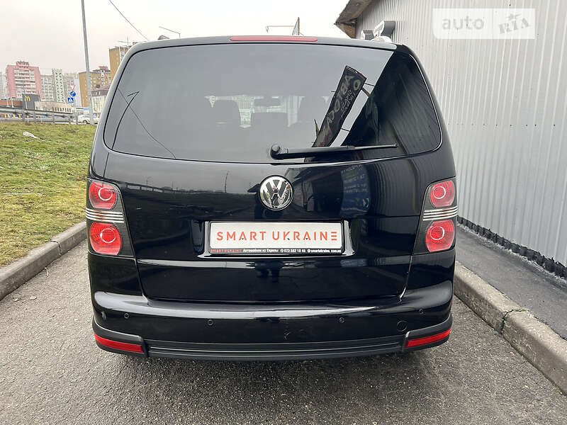 Минивэн Volkswagen Touran 2008 в Киеве